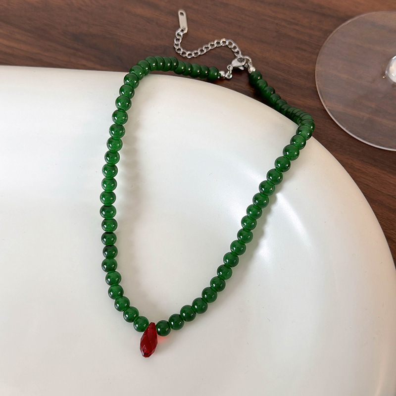 Vintage Green Beaded Necklace  - Vintage Fashion Faire 评论和价格