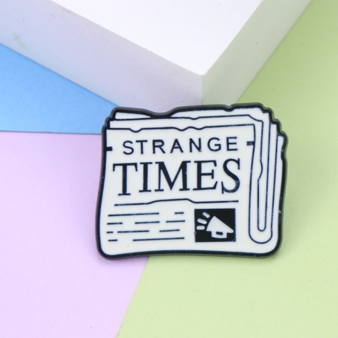 Retro Newspaper Strange Times  - Vintage Fashion Newspaper 评论和价格
