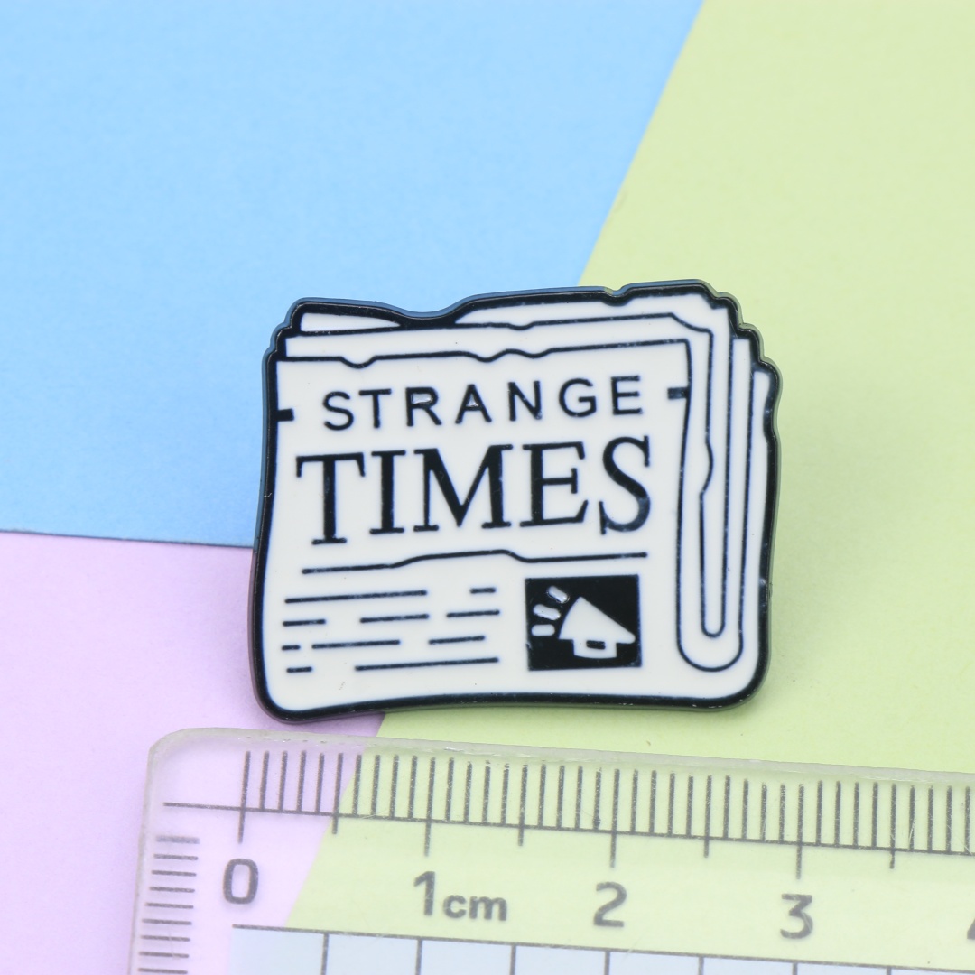 Retro Newspaper Strange Times  - Vintage Fashion Newspaper 评论和价格